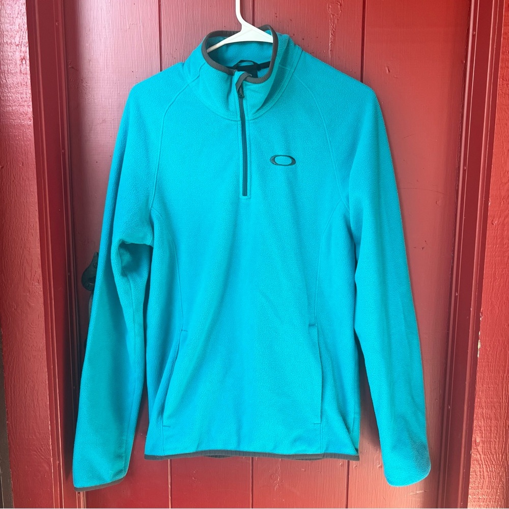Oakley Fleece 1/4 Zip Sweater! Good condition and awesome color!
